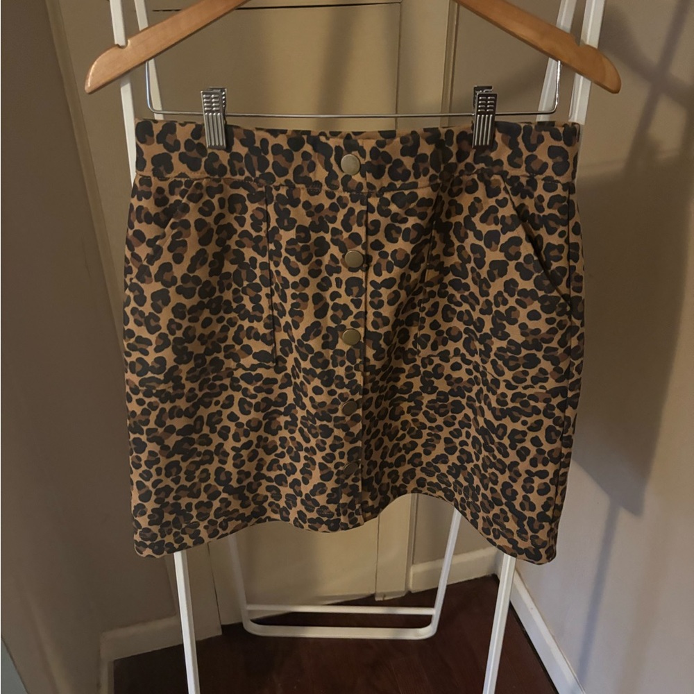 Mini skirt. Very cute! Worn once.